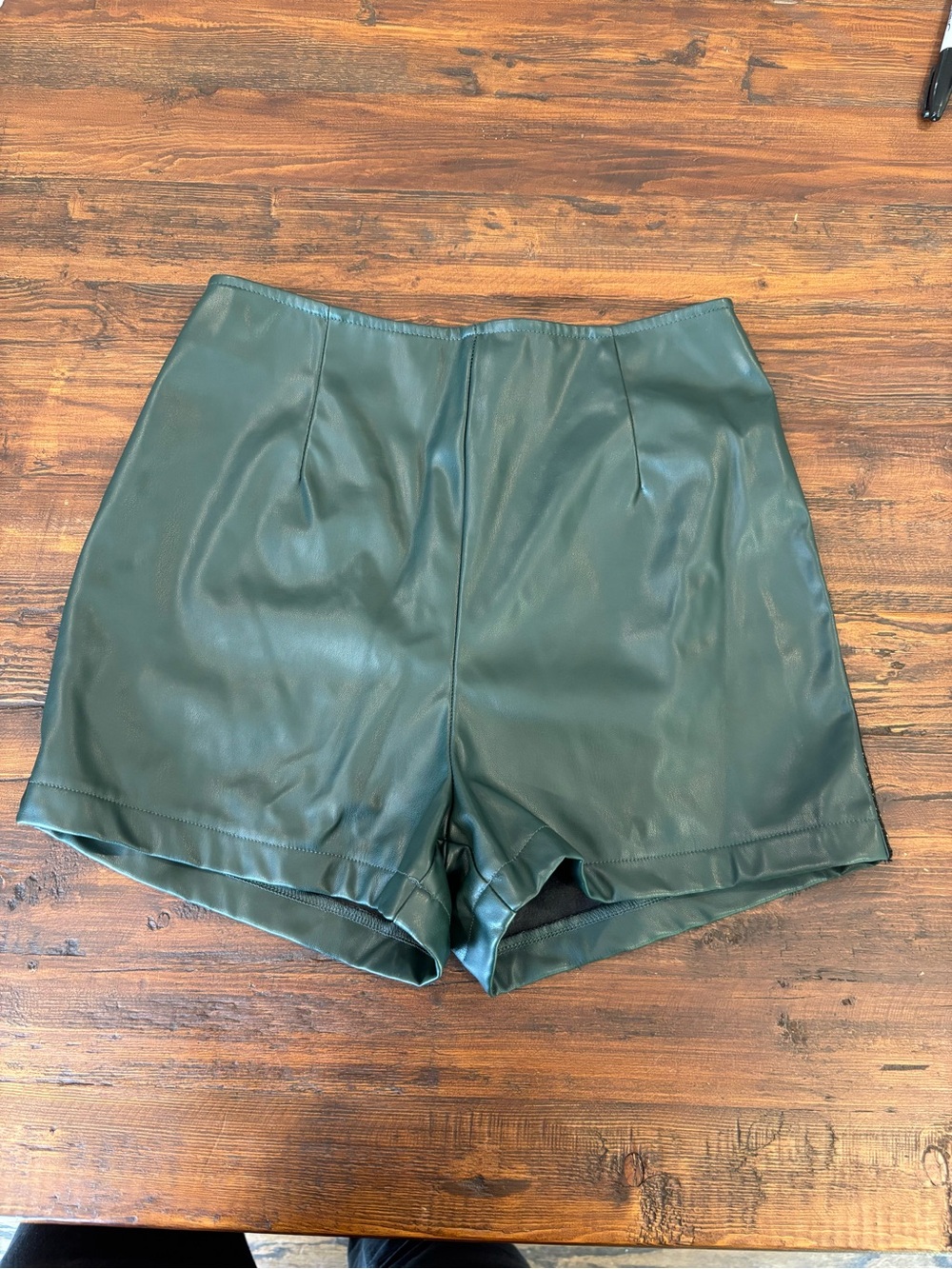 QUII, High-Waist Faux Leather Women’s Shorts in Dark Green, Size Small